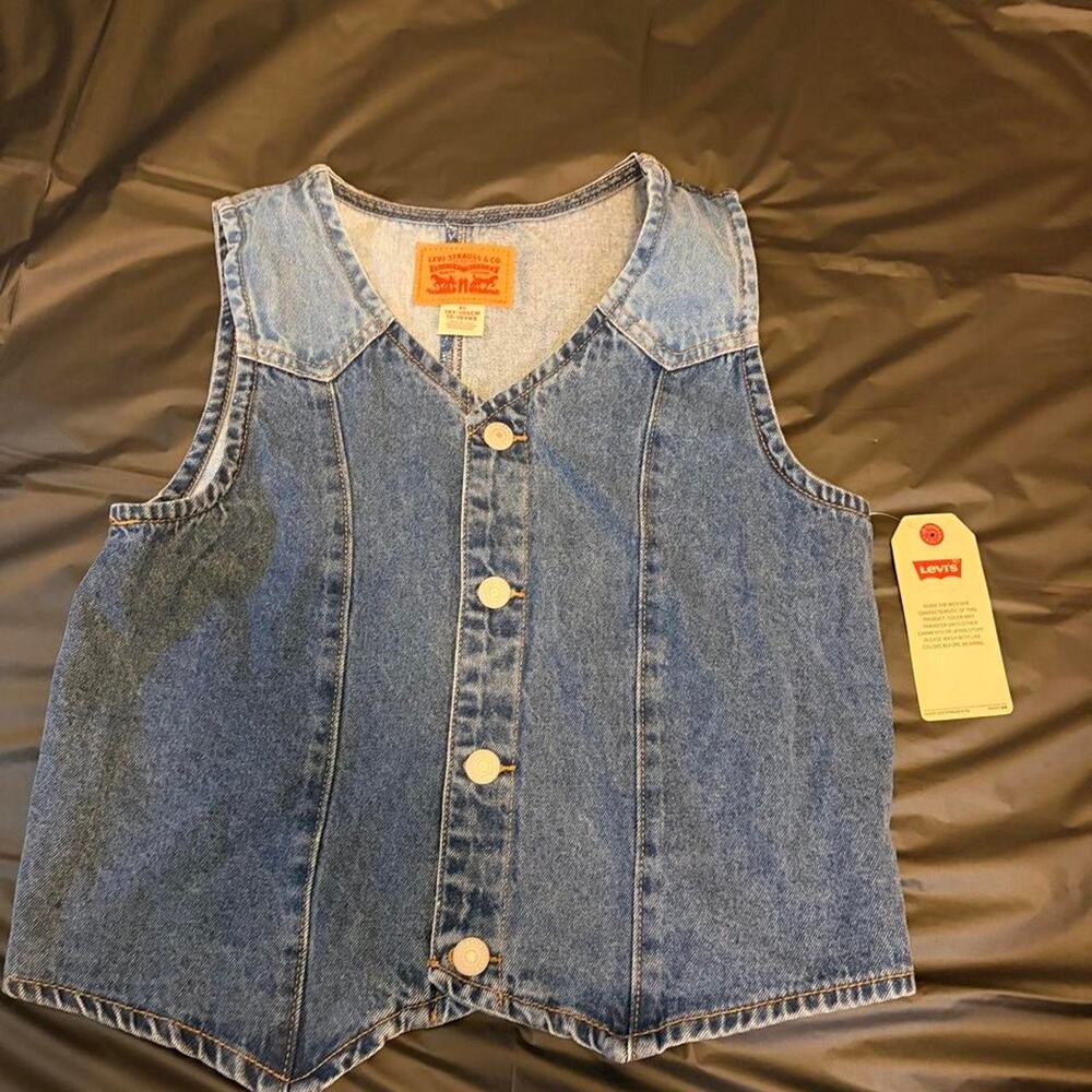 Levis blue jean vest size
